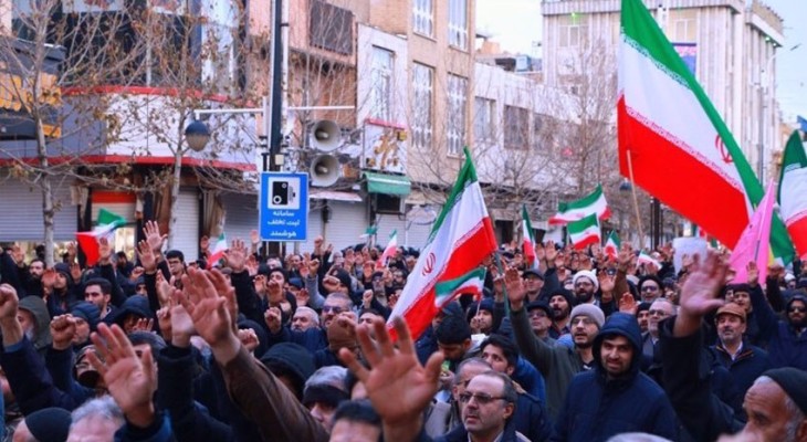 এবার ইরান সরকারের পক্ষে রাস্তায় নেমেছে লাখ লাখ মানুষ