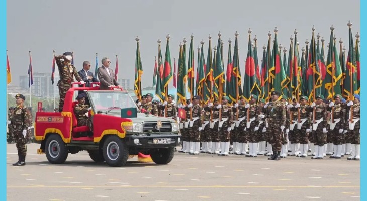 জাতীয় প্যারেড স্কয়ারে জাঁকজমকপূর্ণ কুচকাওয়াজ অনুষ্ঠিত
