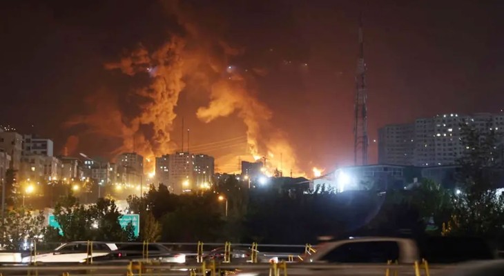 ইসরায়েলের সেনা-সদরদপ্তর, পরমাণু বিদ্যুৎকেন্দ্রে হামলার দাবি ইরানের