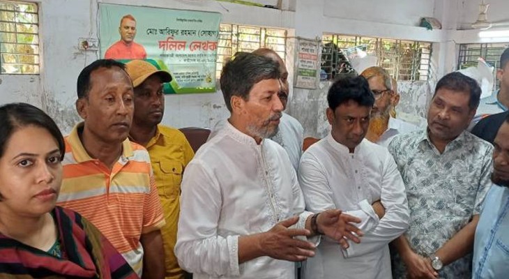 মাদারীপুর সাব-রেজিস্ট্রার অফিসে দালালবিরোধী অভিযান, গেটে তালা দিয়ে তৎপরতা এমপির