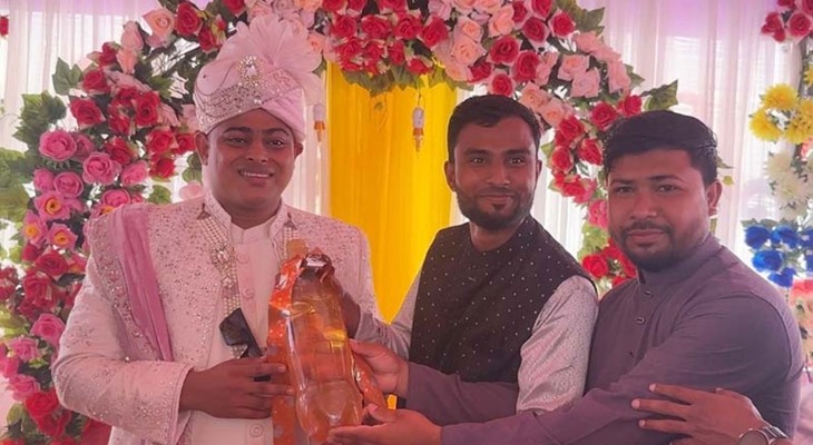 বন্ধুর বিয়েতে দুই লিটার অকটেন উপহার, চাঞ্চল্য সৃষ্টি
