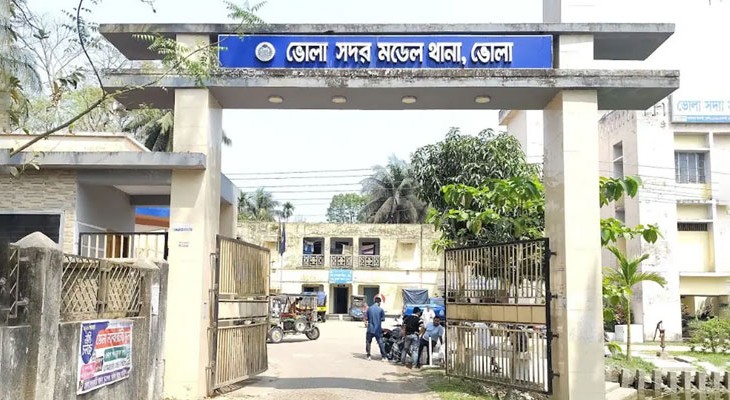 ঘরে ঢুকে প্রবাসীর স্ত্রীকে কুপিয়ে হত্যা, আহত ৭ বছরের শিশু পুত্র