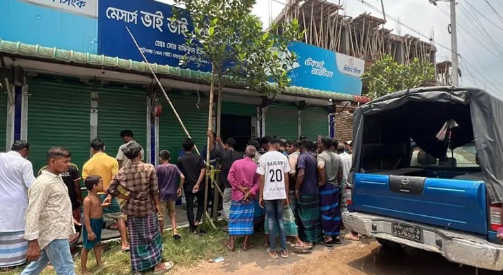 রায়পুরায় ব্যবসাপ্রতিষ্ঠানে ঢুকে ব্যবসায়ীকে গলা কেটে ও কুপিয়ে হত্যা
